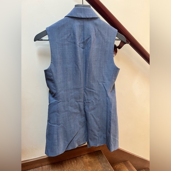 Banana Republic light blue vest. Size 0. Can dress up or down. Great condition - Picture 2 of 3